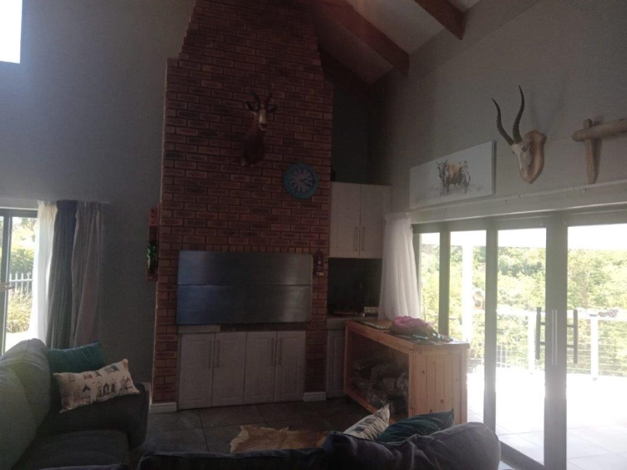 5 Bedroom Property for Sale in Wavecrest Eastern Cape